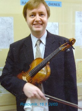 Houslista Pavel Eret po recitálu v Rakovníku, 2003