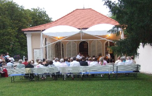 Pavel Eret na pražské Bertramce - zahradní koncert, 2006